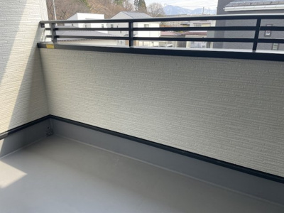 【バルコニー】 | 東根市神町東【新築建売住宅】2号棟 | 洗濯は外干ししたいけど、外の目やお天気が気になる方注目です。