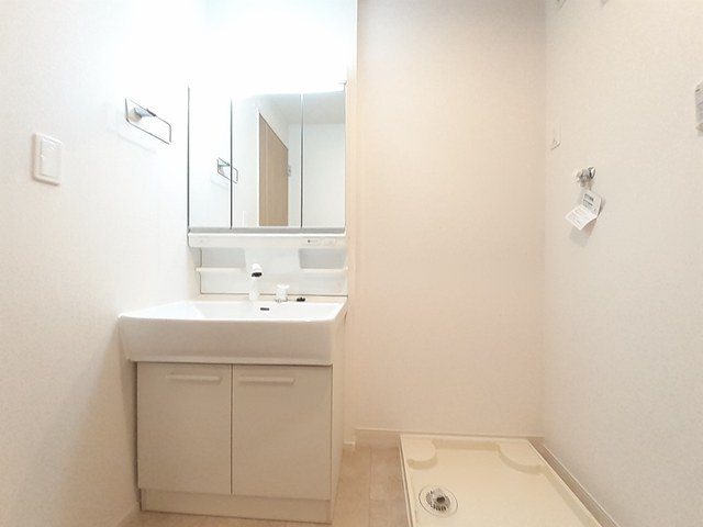 フルールの洗面所|脱衣スペースもあります