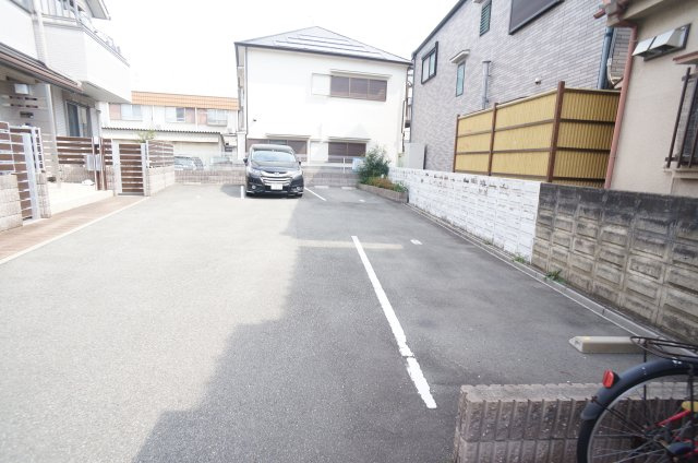 ステディコートの駐車場