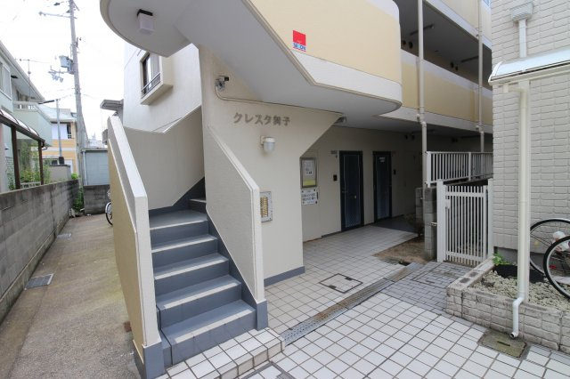 クレスタ舞子のエントランス