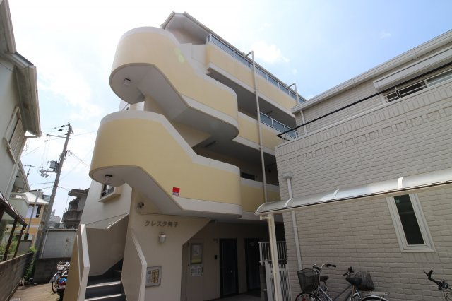 クレスタ舞子の外観