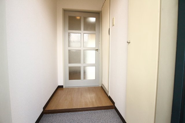 クレスタ舞子の玄関