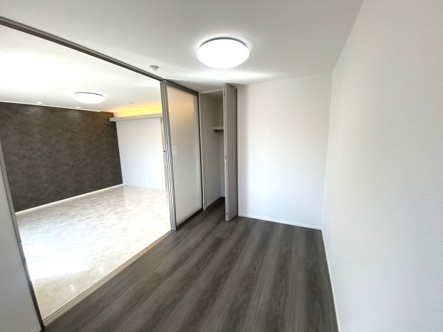 プレミア西条中央Ｂ棟の洋室