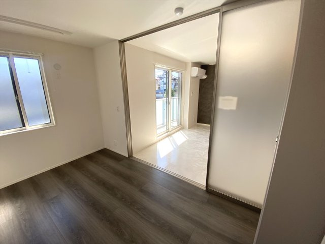 プレミア西条中央Ｂ棟の居間・リビング