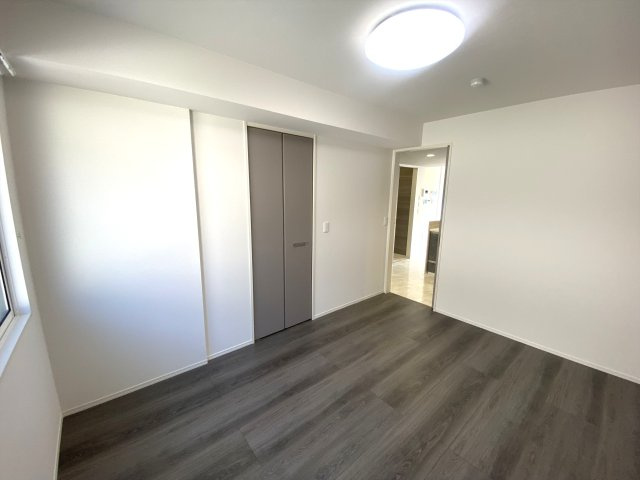 プレミア西条中央Ｂ棟の洋室