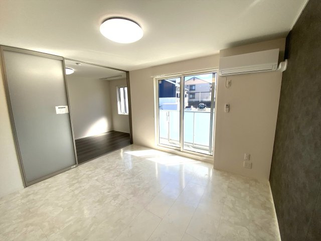 プレミア西条中央Ｂ棟の居間・リビング