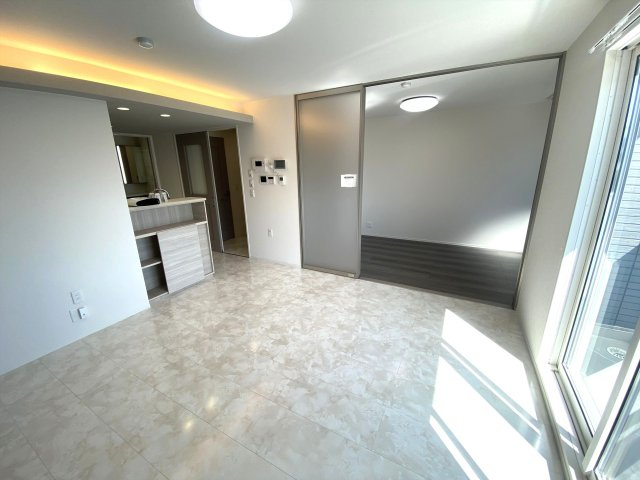 プレミア西条中央Ｂ棟の居間・リビング