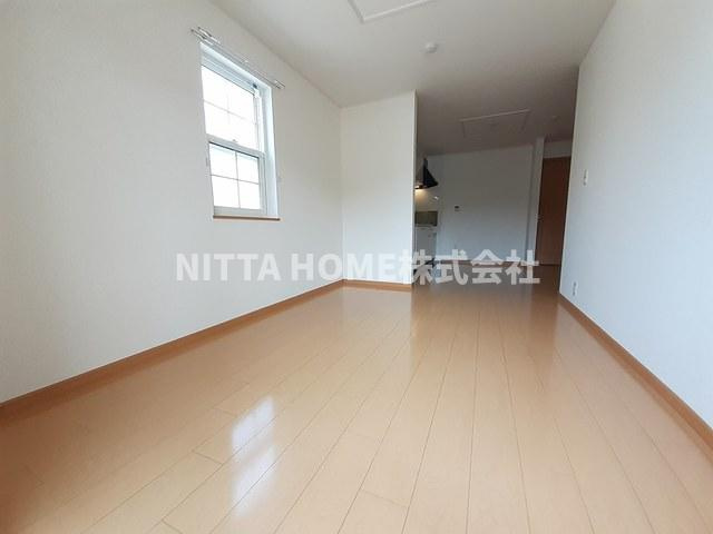 グリーン・エコーⅠの居間・リビング|リビングは広々１２.１帖♪