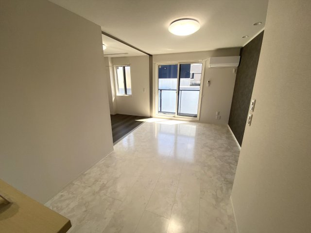 プレミア西条中央Ｂ棟の居間・リビング