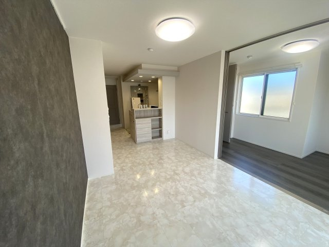 プレミア西条中央Ｂ棟の居間・リビング