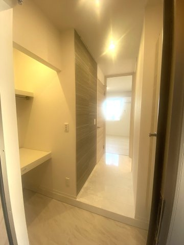 プレミア西条中央Ｂ棟の玄関