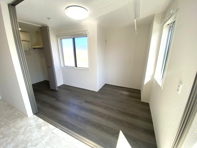 プレミア西条中央Ｂ棟の洋室