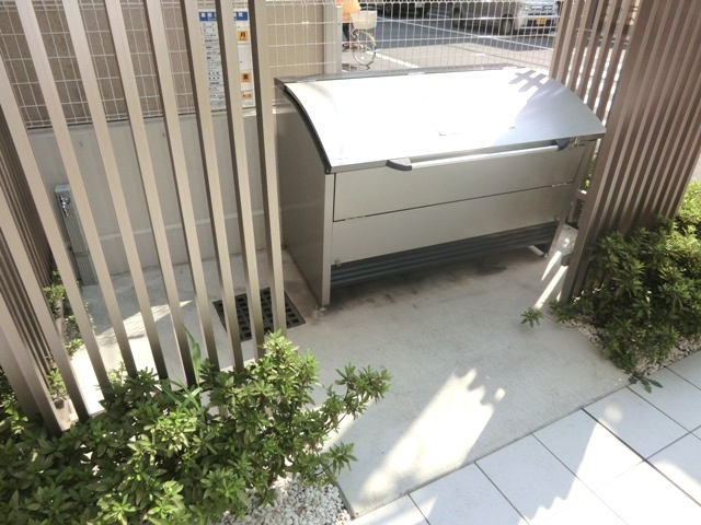 ピニエール浦和岸町の設備|★敷地内にゴミストッカーを完備★