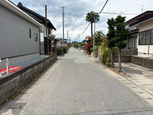 寒河江市西根【新築建売】☆平屋の前面道路含む現地写真|前面道路になります。