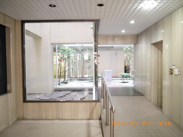 【その他共用部分】 | サンコート池袋 | 清潔感と歓迎感があるエントランスホールとなります。