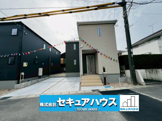 【同施工物件ご案内可能】知多市寺本台3丁目 全2棟の外観|■現地外観写真
駐車並列2台可能！オプション工事でカーポート設置などいかがでしょうか。その他にも、フェンスなどの「オプション工事」もご提案いたします♪