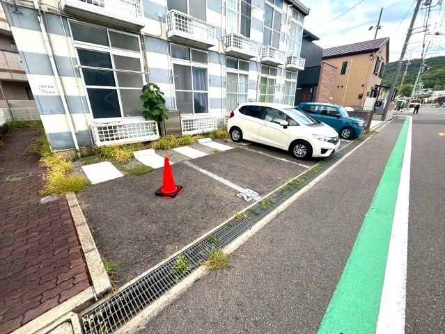 ブルーマカロン汐ノ宮の駐車場