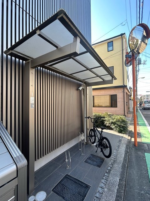 ミオ・アロッジョのその他共用部分|屋根付き駐輪場