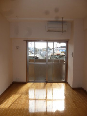 【居間・リビング】 | エミナンス丸山台 | こちらの居間で趣味の時間をお楽しみください