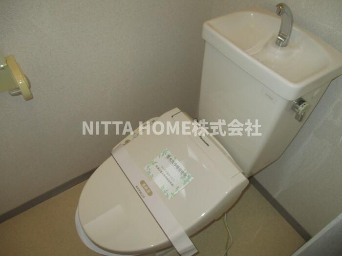 ヴェルジェのトイレ|ウォシュレット付きで快適です◇