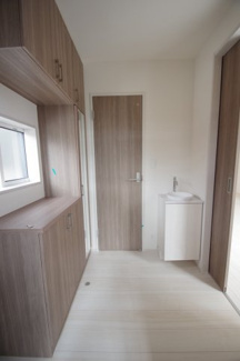 【玄関】 | 【仲介手数料無料！！】府中市四谷４丁目　新築戸建て（全5棟）5号棟　4890万円