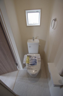 【トイレ】 | 【仲介手数料無料！！】府中市四谷４丁目　新築戸建て（全5棟）5号棟　4890万円