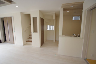 【居間・リビング】 | 【仲介手数料無料！！】府中市四谷４丁目　新築戸建て（全5棟）5号棟　4890万円