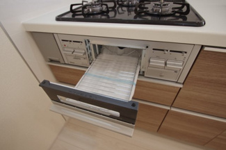 【キッチン】 | 【仲介手数料無料！！】府中市四谷４丁目　新築戸建て（全5棟）5号棟　4890万円 | グリル