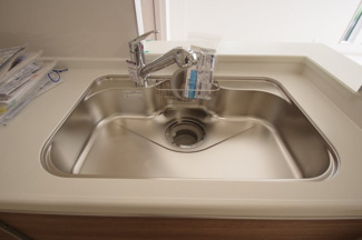 【キッチン】 | 【仲介手数料無料！！】府中市四谷４丁目　新築戸建て（全5棟）5号棟　4890万円 | 浄水器付き水栓