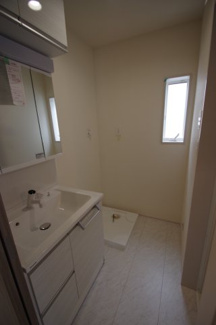 【脱衣所】 | 【仲介手数料無料！！】府中市四谷４丁目　新築戸建て（全5棟）5号棟　4890万円 | 洗面所