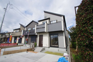 【外観】 | 【仲介手数料無料！！】府中市四谷４丁目　新築戸建て（全5棟）5号棟　4890万円 | 東側は遊歩道（幅員約5m）