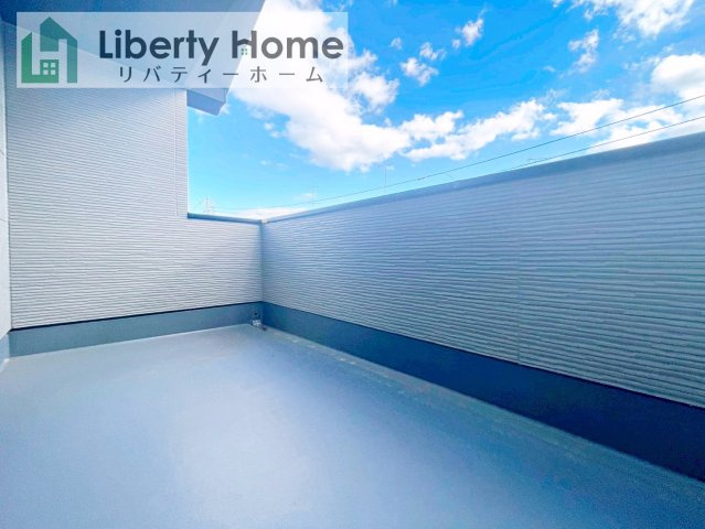 牛久市南17期　新築戸建のバルコニー