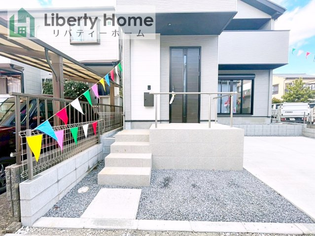 牛久市南17期　新築戸建のエントランス