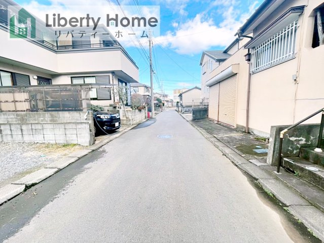 牛久市南17期　新築戸建の前面道路含む現地写真
