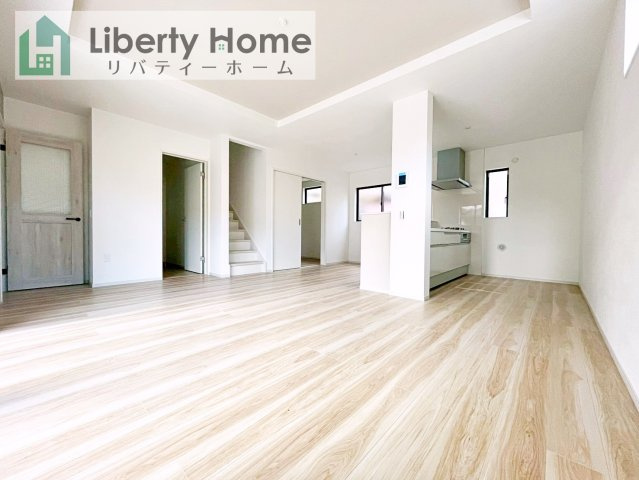 牛久市南17期　新築戸建の居間・リビング