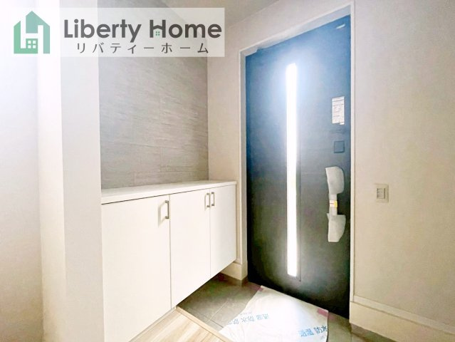 牛久市南17期　新築戸建の玄関