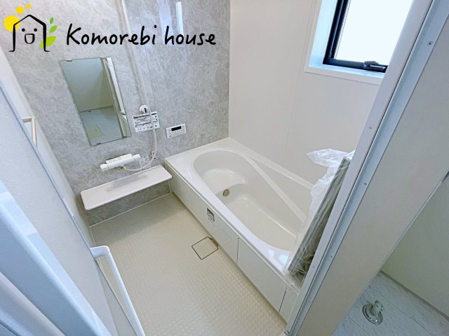 鴻巣市松原　新築一戸建て　リーブルガーデン　03の浴室|浴室乾燥機付きで、天気が悪い日も洗濯に困らない便利な仕様。カビの発生を抑えられるため、浴室のお手入れもぐっとラクになります。															