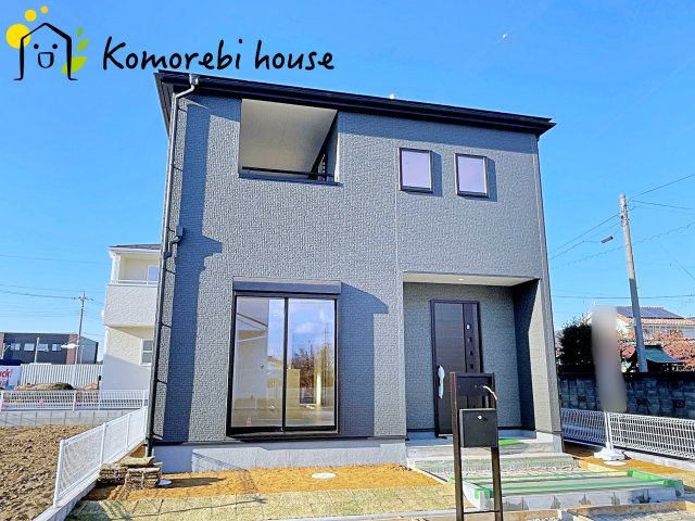 鴻巣市松原　新築一戸建て　リーブルガーデン　03の外観|耐久性に優れたサイディング貼りの外観。雨風に強く、汚れにくい素材で美しさが長持ちします。日々のメンテナンス負担を軽減し、家族の暮らしをしっかり守る安心の新築住宅です。