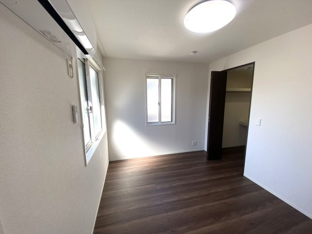 プレミア西条中央Ｂ棟の洋室