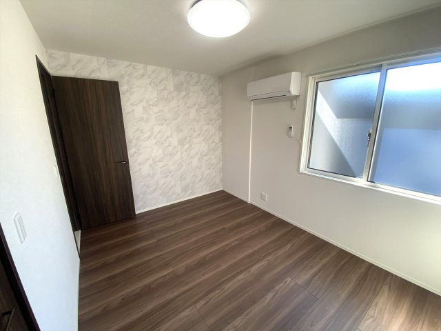 プレミア西条中央Ｂ棟の洋室