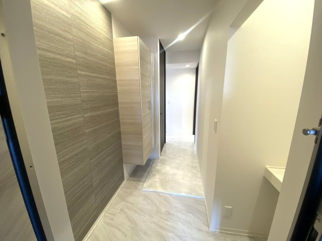 プレミア西条中央Ｂ棟の玄関