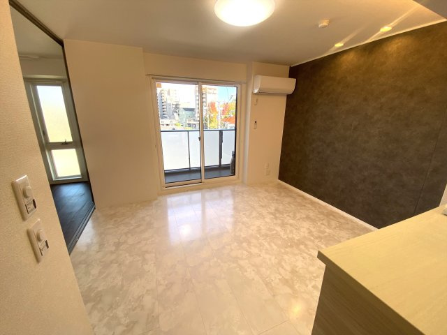 プレミア西条中央Ｂ棟の居間・リビング