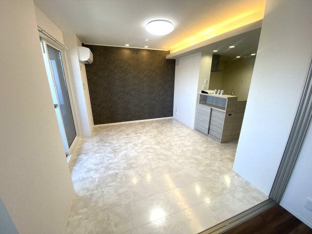 プレミア西条中央Ｂ棟の居間・リビング