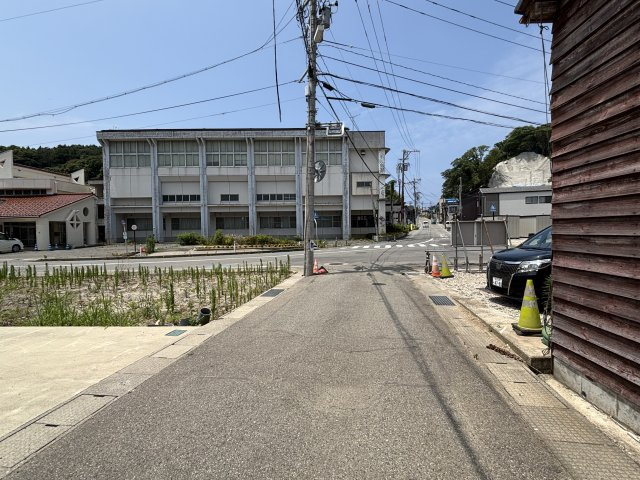 輪島市　売土地の前面道路含む現地写真