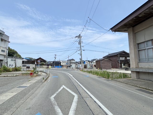 輪島市　売土地の前面道路含む現地写真