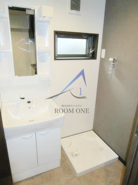 ココハイム鶴見の洗面所|独立洗面台です。