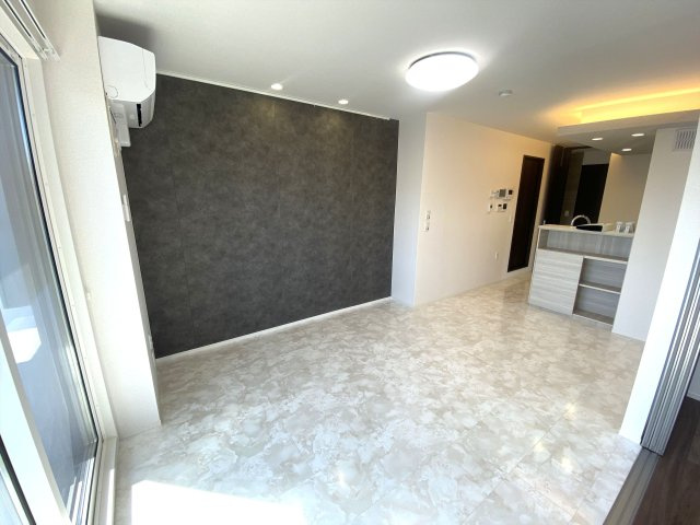 プレミア西条中央Ｂ棟の居間・リビング