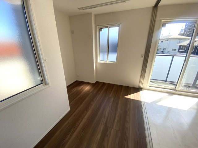 プレミア西条中央Ｂ棟の洋室