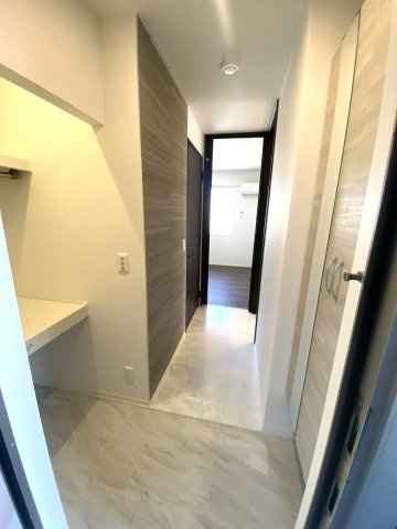 プレミア西条中央Ｂ棟の玄関