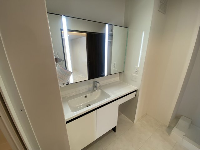 プレミア西条中央Ｂ棟の独立洗面台